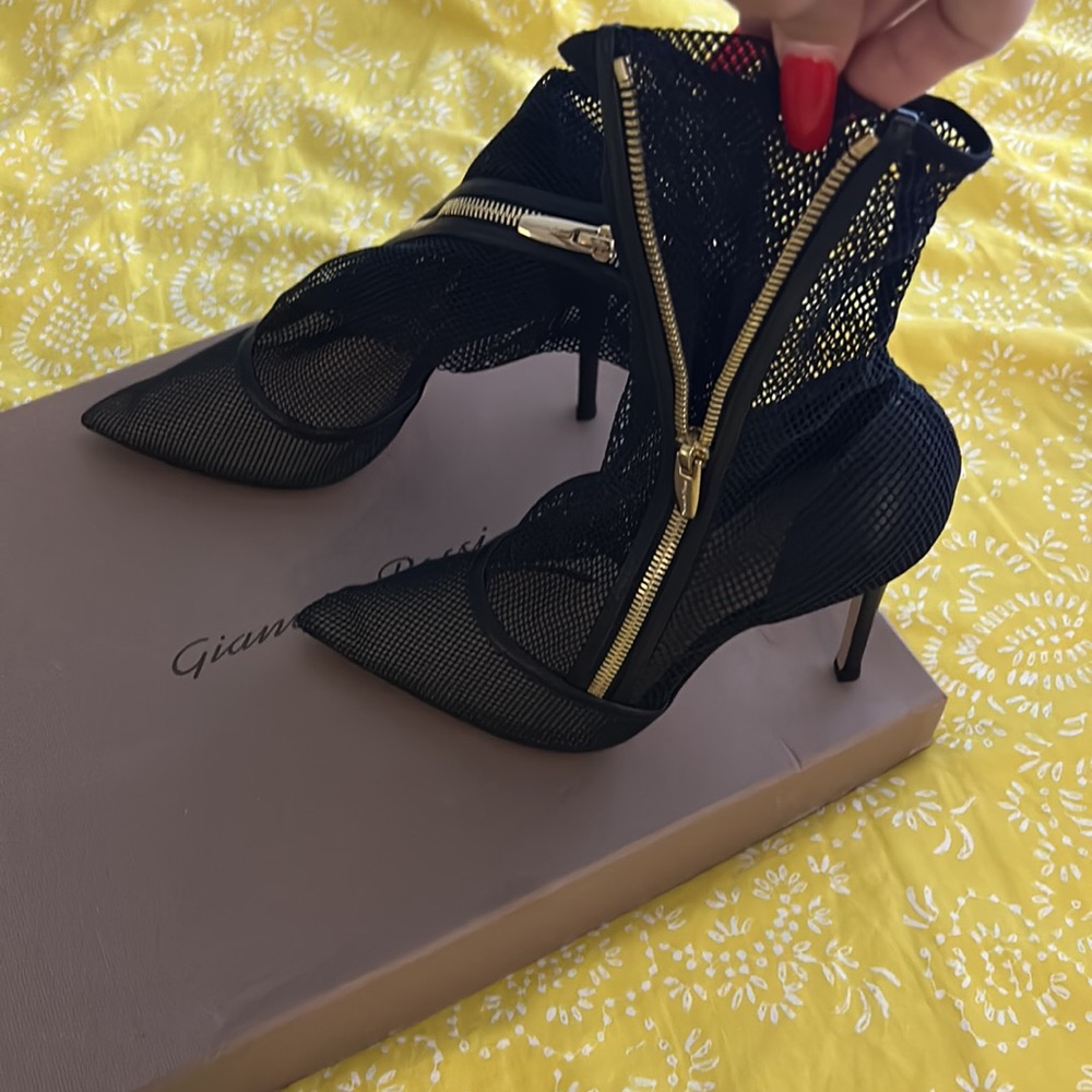 Boots - Picture 5 of 6